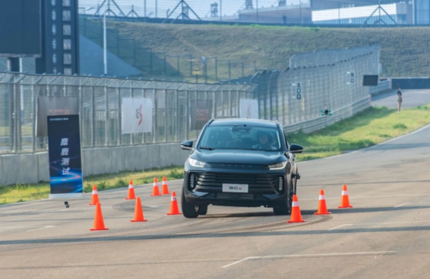 15万级赛道级SUV，6秒破百，星途凌云S秒杀同级？