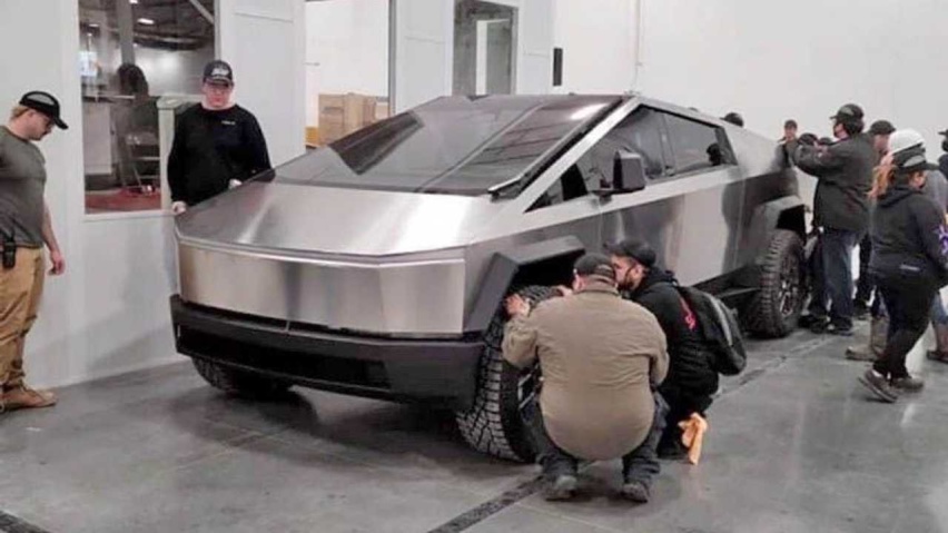 特斯拉Cybertruck量产版曝光 增加后视镜，轮圈像Model 3，回本利器
