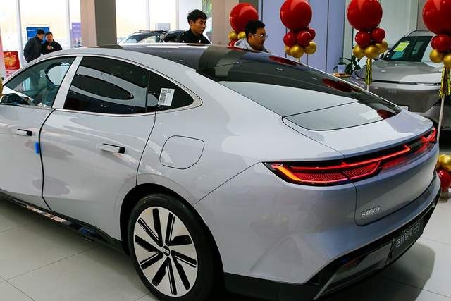 旗舰级纯电中大型轿车 到店实拍吉利银河E8