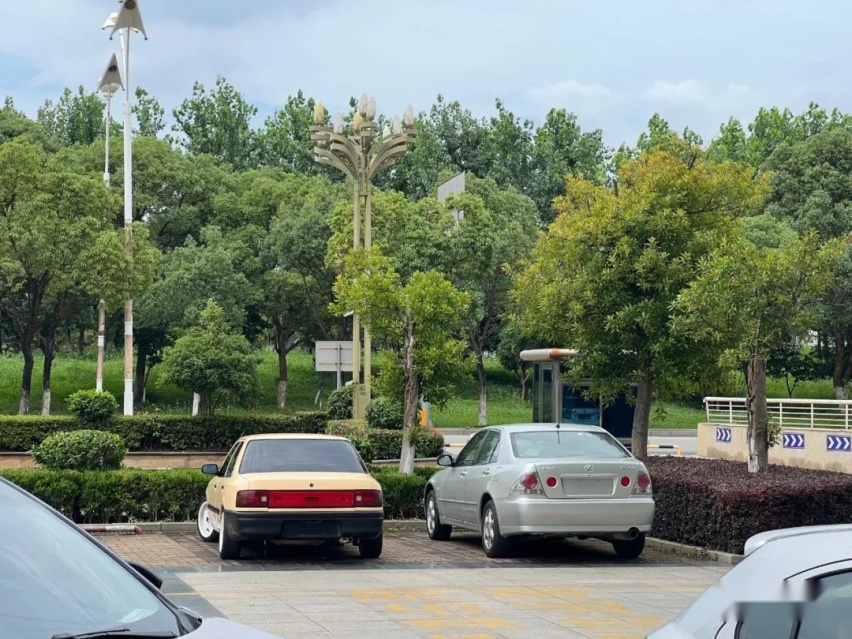 走街范雷克萨斯IS200咬地鲨，果然JDM与底盘灯才是最搭的