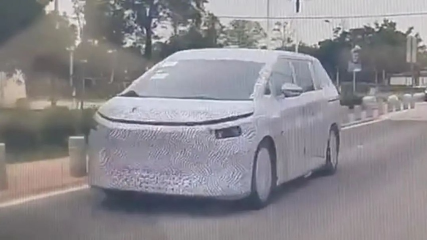 终于有了，小鹏全新MPV路试曝光，看着就像加长版G9