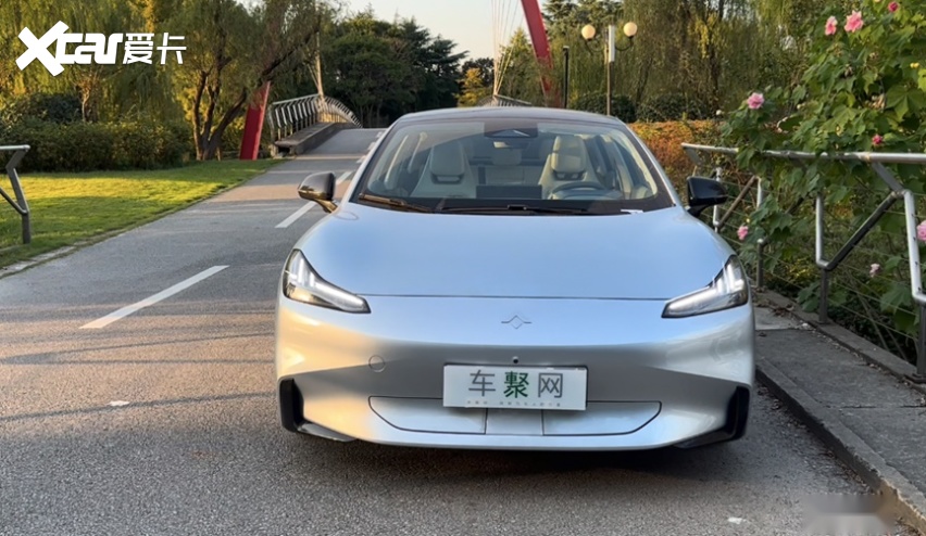 昊铂GT：卷出不一样！不到22万就能买剪刀门电动跑车？