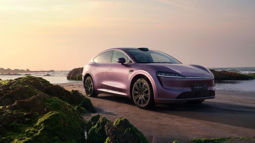 带着华为光环的智界R7，平替Model Y还是宝马X6？