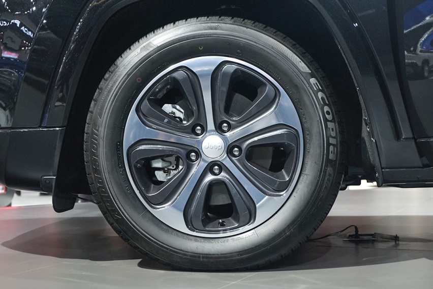 售价依然偏高？Jeep第一辆插电混动SUV，评指挥官PHEV