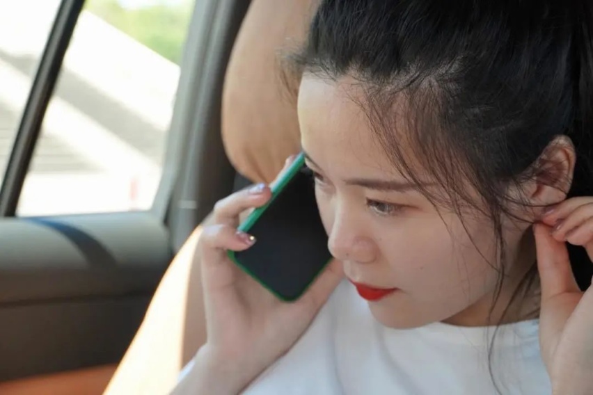 女徒儿给理想ONE当车模：奶爸车的另一个妙用