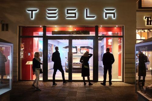 刹车失灵实锤？特斯拉召回超110万辆车型，消费者该醒醒了！