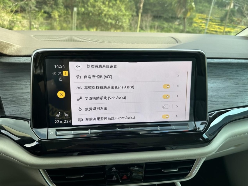 试驾官 | 评测24款大众威然：它的优缺点与国产MPV截然相反