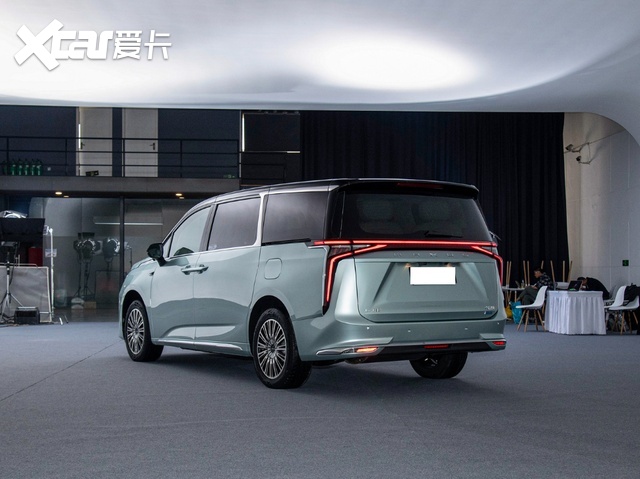 腾势D9 DM-i的正面对手,车长近5米3,搭载1.5T插混,上汽出品