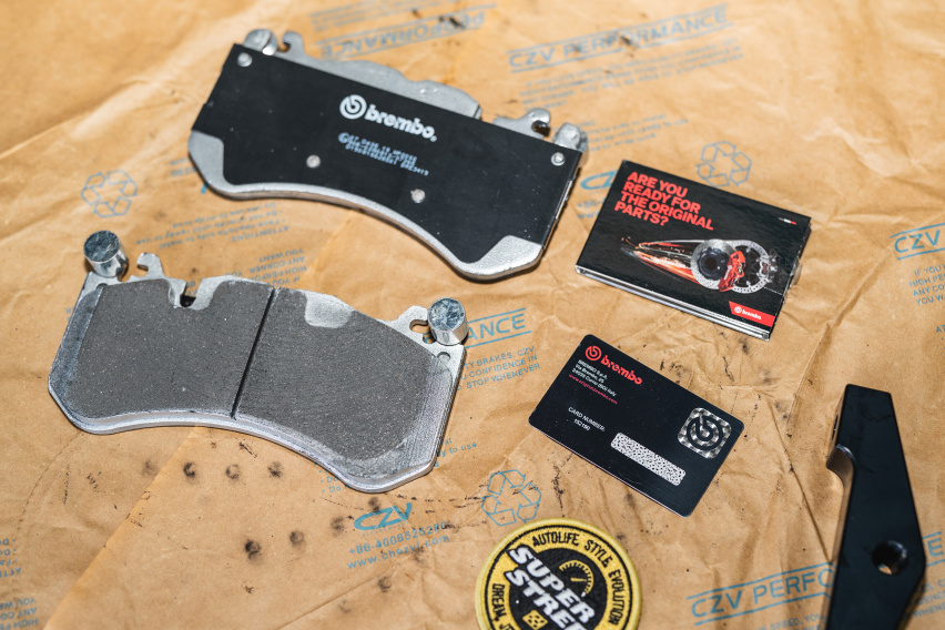 奔驰E级更换Brembo HP2000刹车片CZV打孔刹车盘