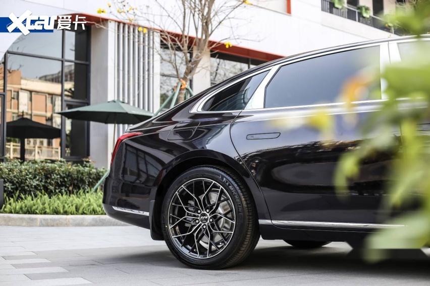 红旗h9大气升级mmx轮毂,宛若宫殿恢弘之势