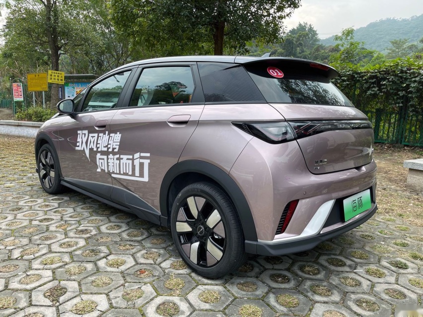 体验｜比亚迪海豚10万级新能源家轿初体验 感觉自己萌萌哒
