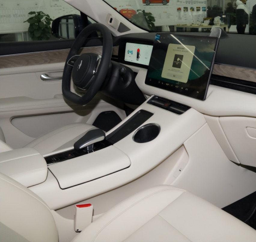 30万纯电中型SUV，Model Y/问界M5/极狐阿尔法T，谁更舒适
