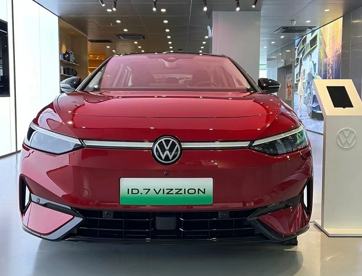 纯电“迈腾”最新动态，一汽大众ID.7到店实拍，或9月上市