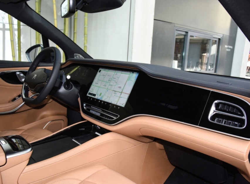上汽打造的新款豪车，长4米9续航642公里，造型大气，27.99万起