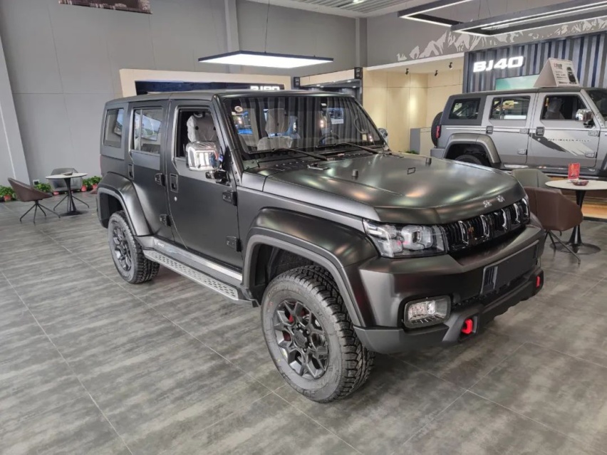 油耗仅8.5L，BJ40打出柴油牌，抢坦克300生意？