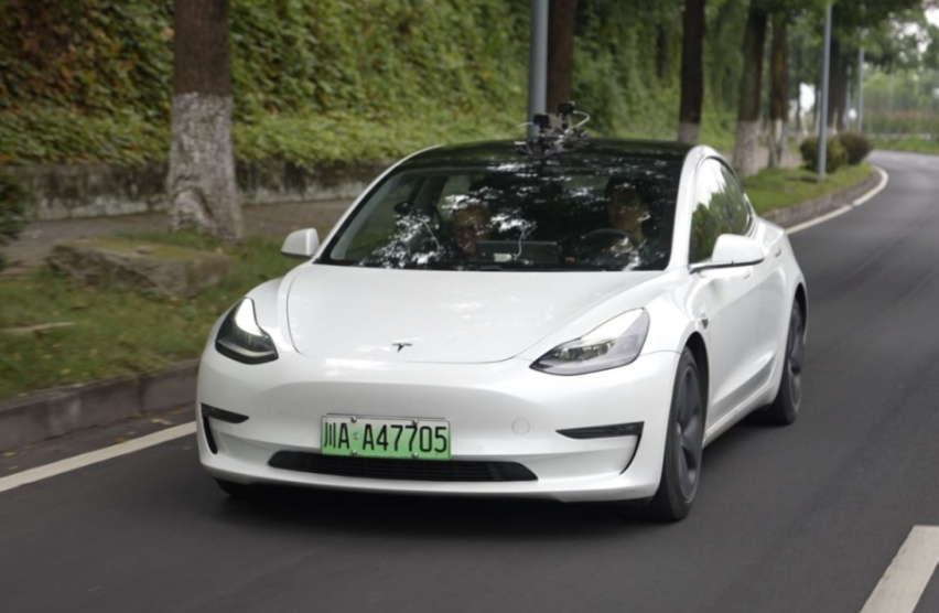 “8D”重庆自动辅助驾驶测试：极狐阿尔法S VS 特斯拉Model 3