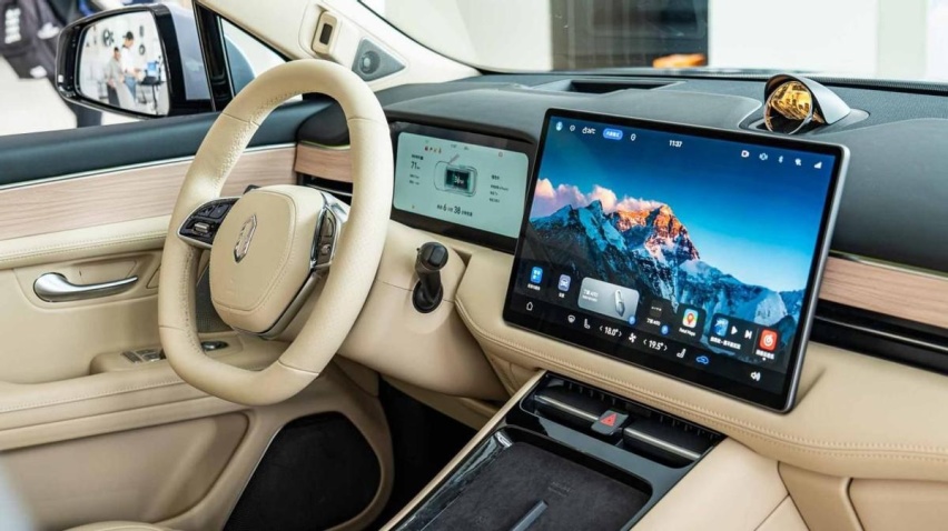 全新问界M5与特斯拉Model Y，谁将引领电动SUV新潮流？
