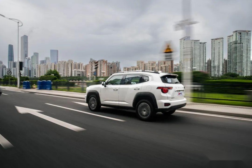 15万预算还想买后桥带锁的SUV？我提了这台同级唯一之选