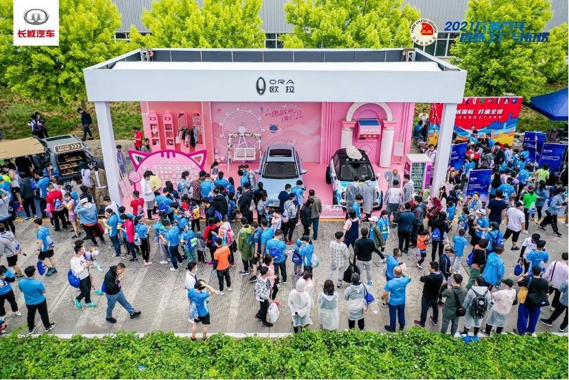 参赛选手及亲友团畅游潮玩集市