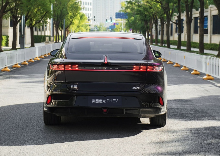同为国货之光，追光PHEV、比亚迪汉、哪吒S谁才是真豪华？