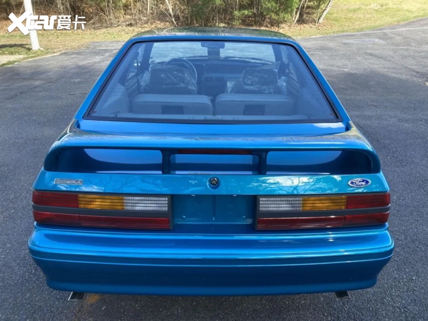 备受欢迎的第三代福特野马1993年的女士一手车仅行驶35英里