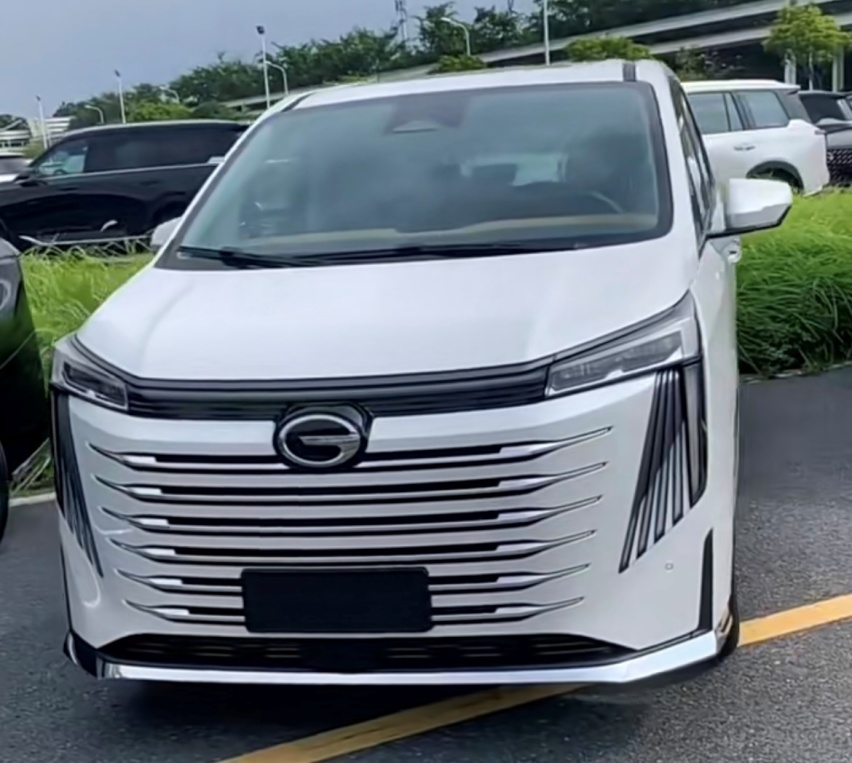 M8混动版！传祺“E9”实车现身，搭2.0T插混，比腾势D9更香？