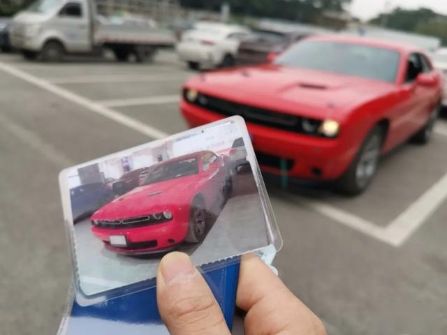 把德系家用车换成美系肌肉车，挑战者车主趁年轻再疯一把