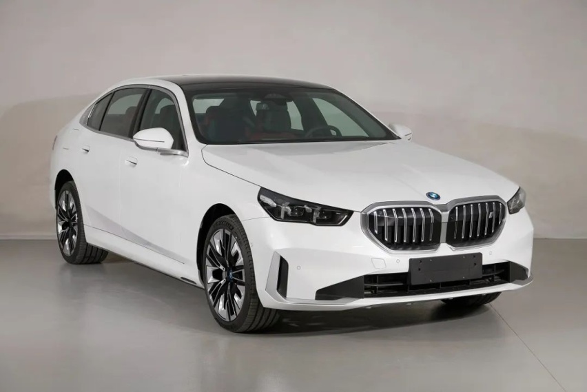 宝马i5 eDrive40L/xDrive50L、国产M235L、新款