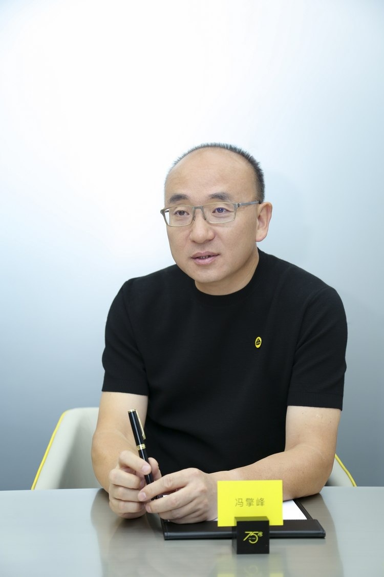 路特斯冯擎峰: 用四轮去更远，用两轮更深入，梦想带着中国人去环法