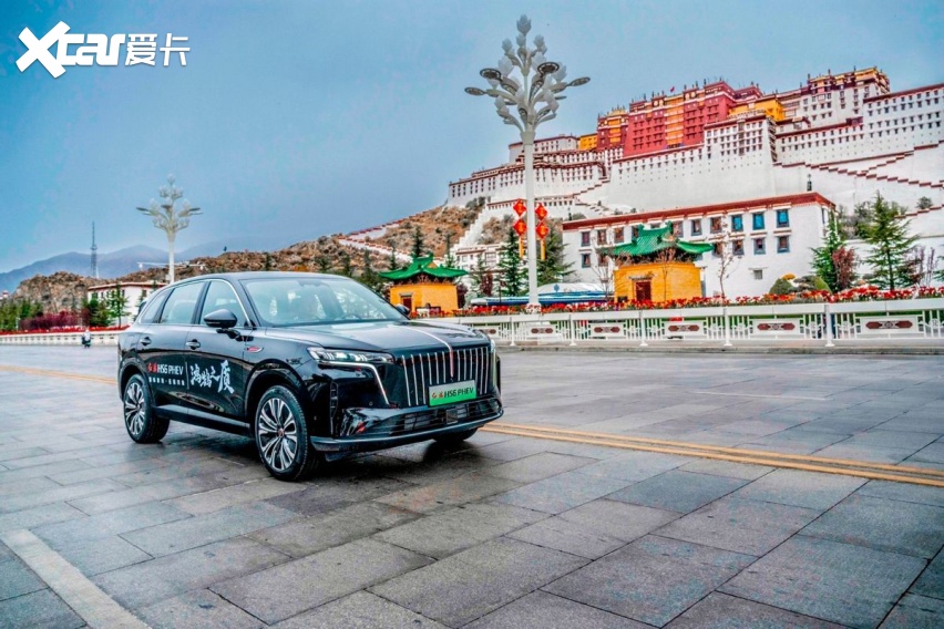 红旗HS6 PHEV空间宽奢，云舒座椅提升驾乘体验。