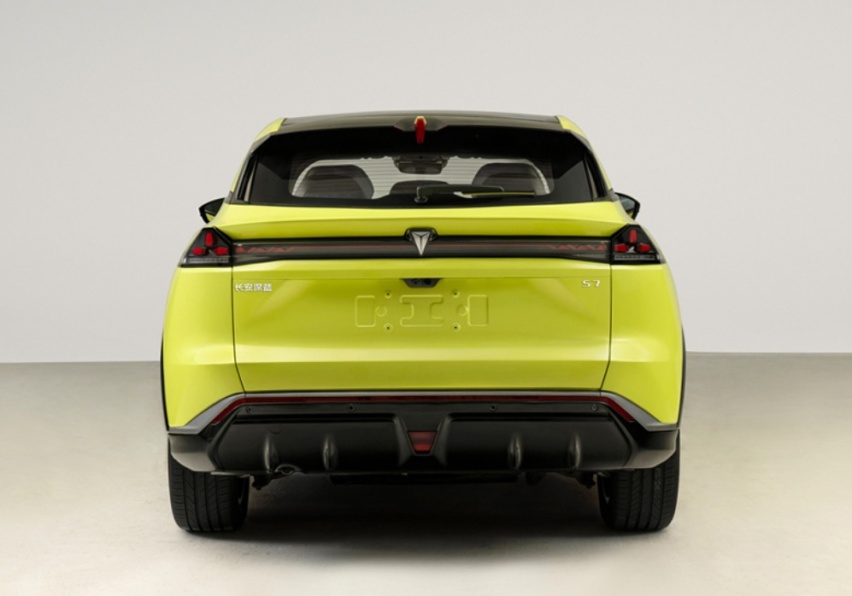 再等等，长安版“特斯拉Model Y”来了，轴距2米9，可加油可充电