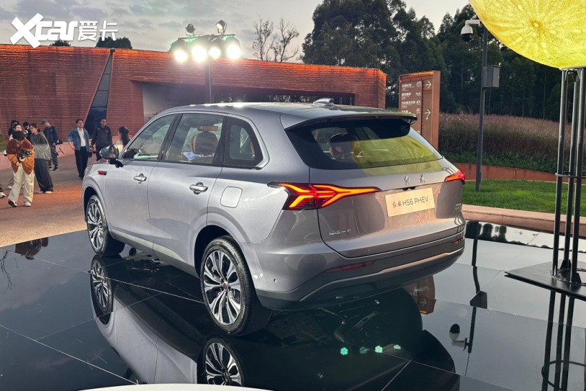 1763214789337927.jpg 红旗HS6 PHEV开启预售 预售先享价17.88万元起