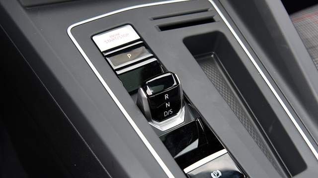 全新高尔夫GTI：非“满血”小钢炮，却让人没得选？