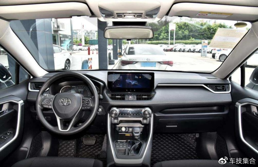 换装后的一汽丰田新RAV4荣放变得更“野”了