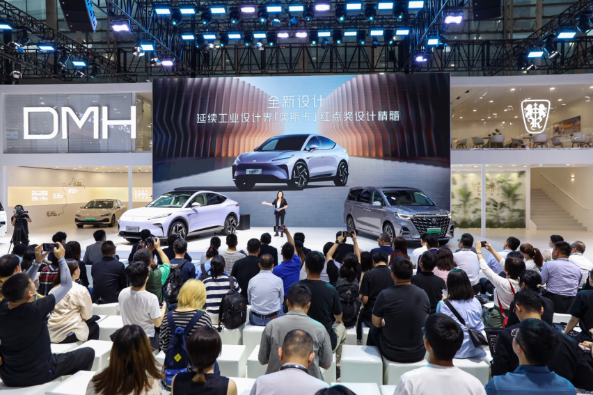 上汽荣威飞凡全新R7亮相广州车展，定义智能舒适新体验