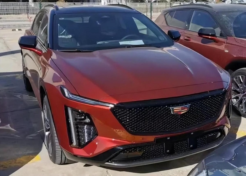 来晚了吗？凯迪拉克GT4实车曝光，2.0T动力，对标奔驰GLA/宝马X