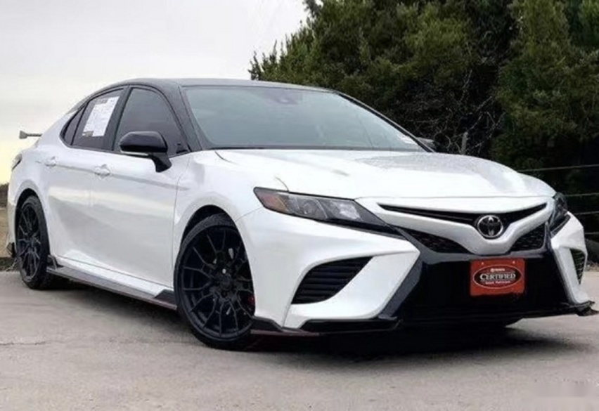 搭载3.5L V6发动机 丰田凯美瑞运动版海外实拍图