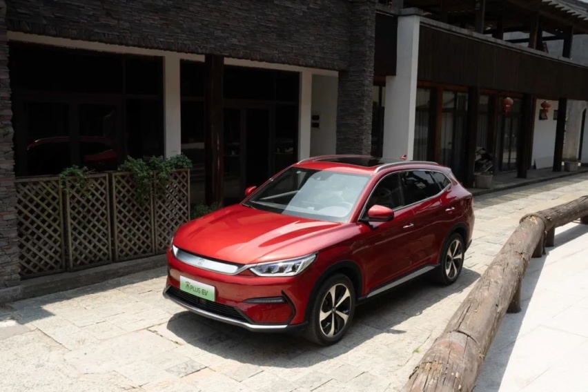 开起来不错的特大号户外充电宝 比亚迪宋PLUS EV