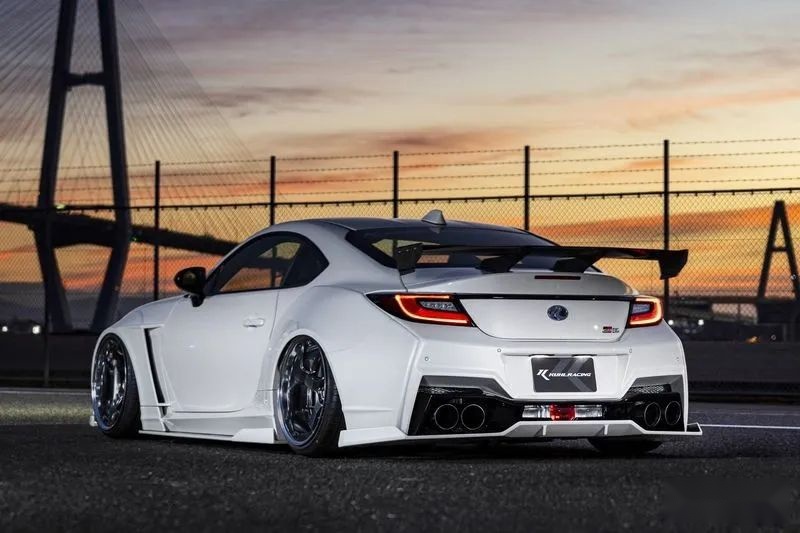 KUHL改装宽体GR86/BRZ，风格神似2000年初的《极品飞车》