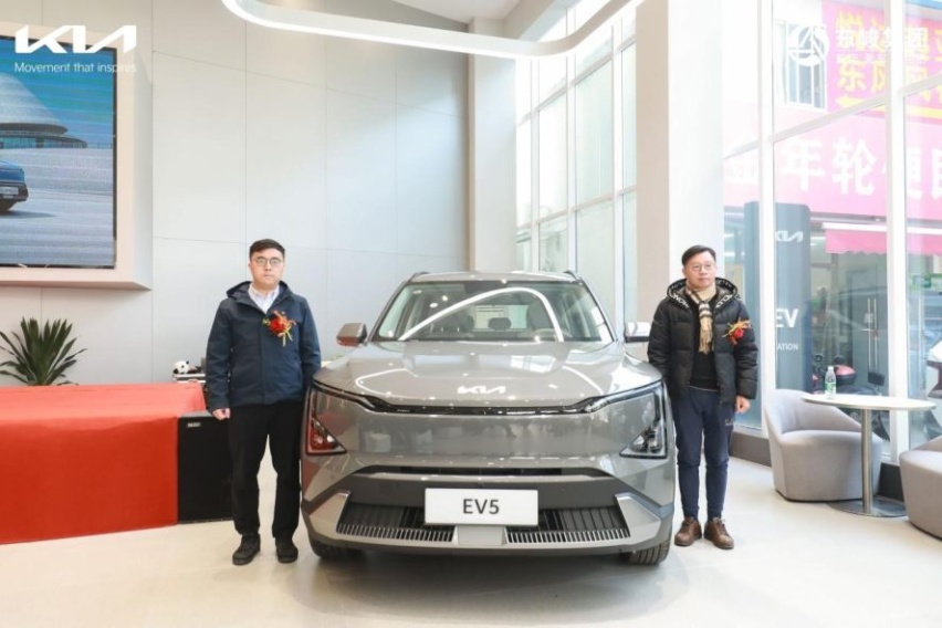 武汉天成起亚店开业盛会暨EV5首批车主交车仪式