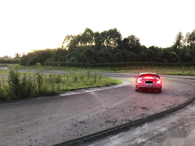 千万级超跑的主动尾翼，CLA45车主用千元自制成功？