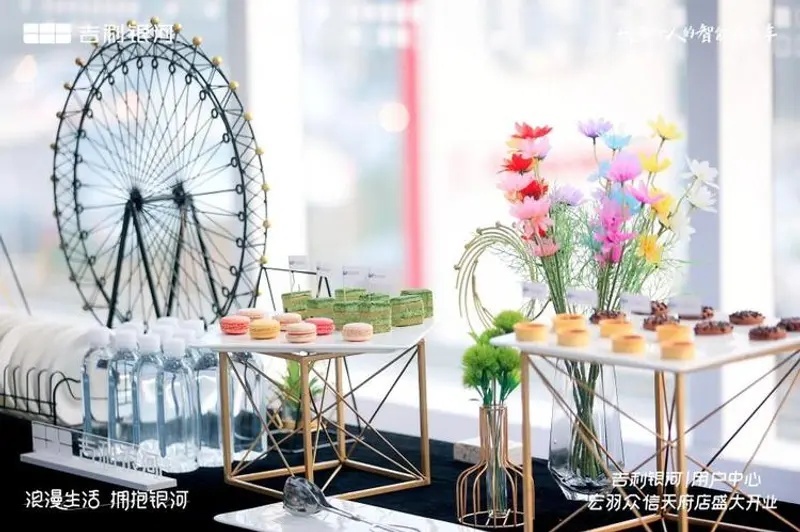 桌子上放着花瓶

中度可信度描述已自动生成