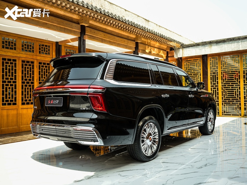 国产suv天花板!超5米车长/4.0t动力!你会选谁?