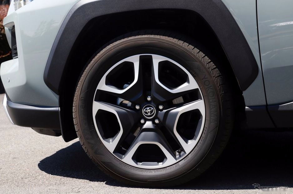 外媒评价说买到就赚到 丰田新一代RAV4全方位试驾体验