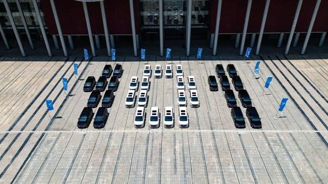 岚图梦想家开启首批交付，现场大客户战略签约6000辆订单