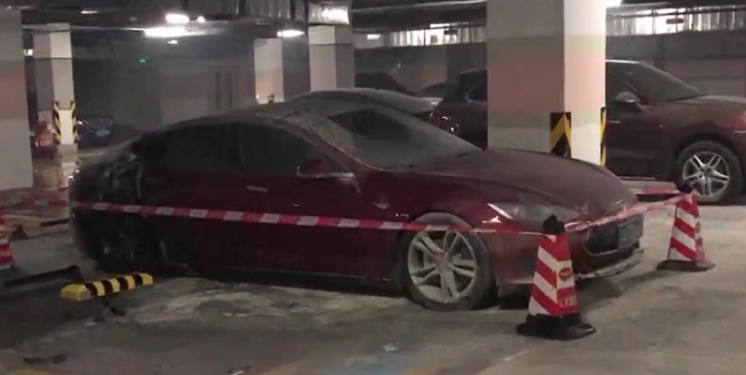 Model 3车主注意了，千万不要蹭底，否则有可能自燃