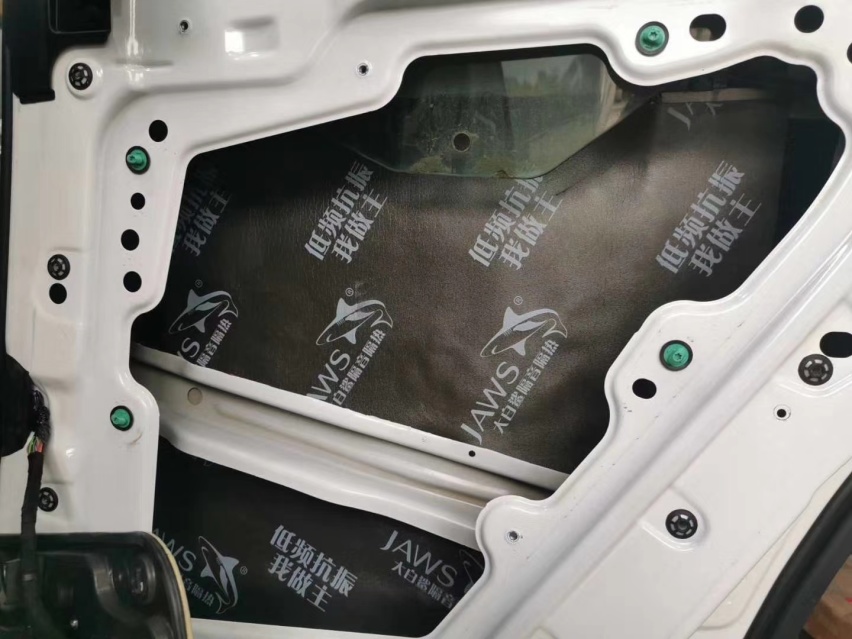 淄博迅驰大切诺基汽车隔音改装大白鲨 隔音降噪
