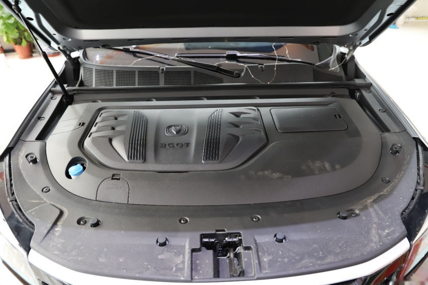 换装全新家族前脸 实拍2021款长安CS85 COUPE