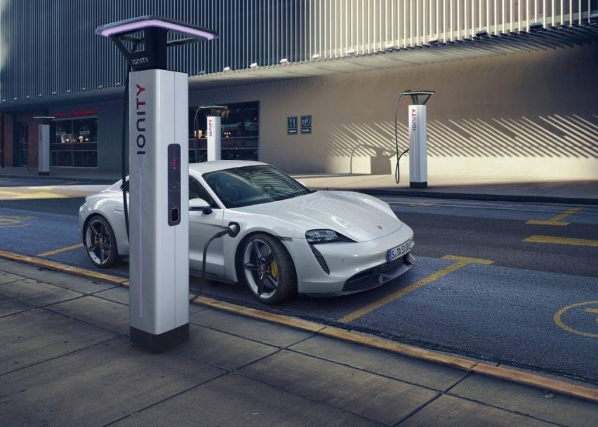 Porsche-Taycan-2020-1024-0c.jpg