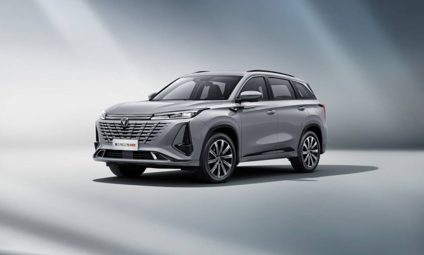 爆款再进阶 长安第三代CS75PLUS 12.49万起上市
